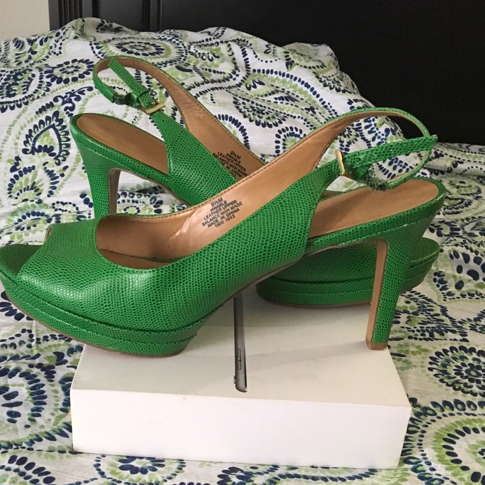 Kelly green sling back 3” croc embossed heels